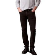 Jean Calvin Klein pour homme, coupe slim, en denim noir délavé foncé, avec cinq poches classiques et une matière stretch en coton.