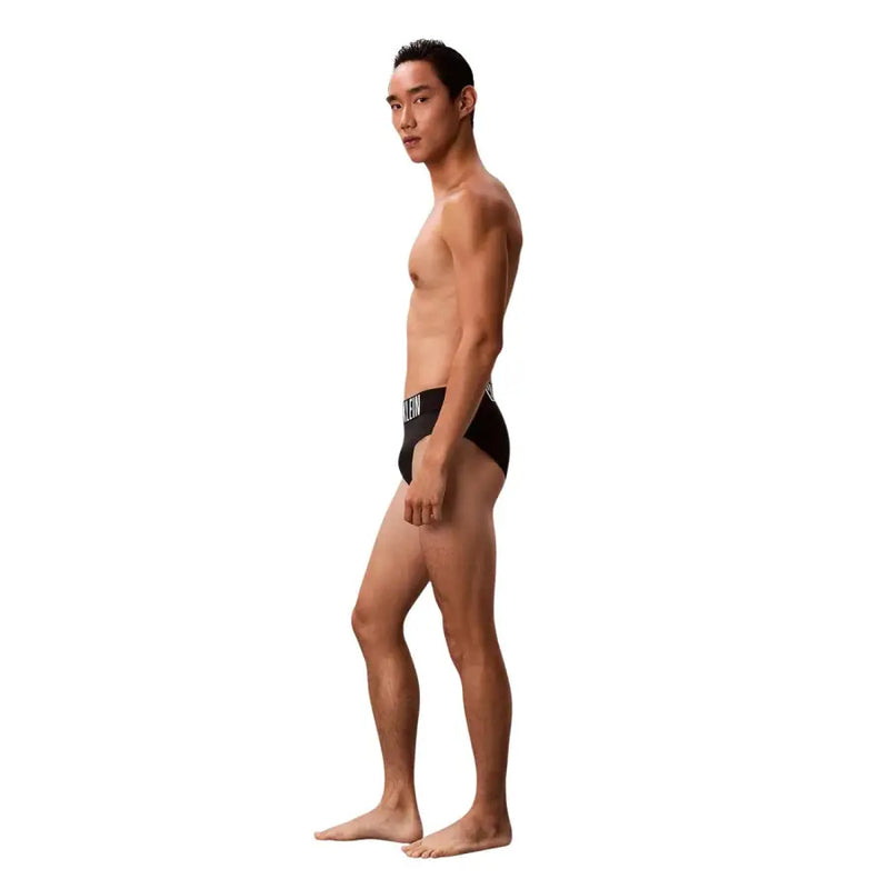 Slip de bain homme Calvin Klein Jeans noir en polypropylène avec logo blanc sur la ceinture (vue de face)