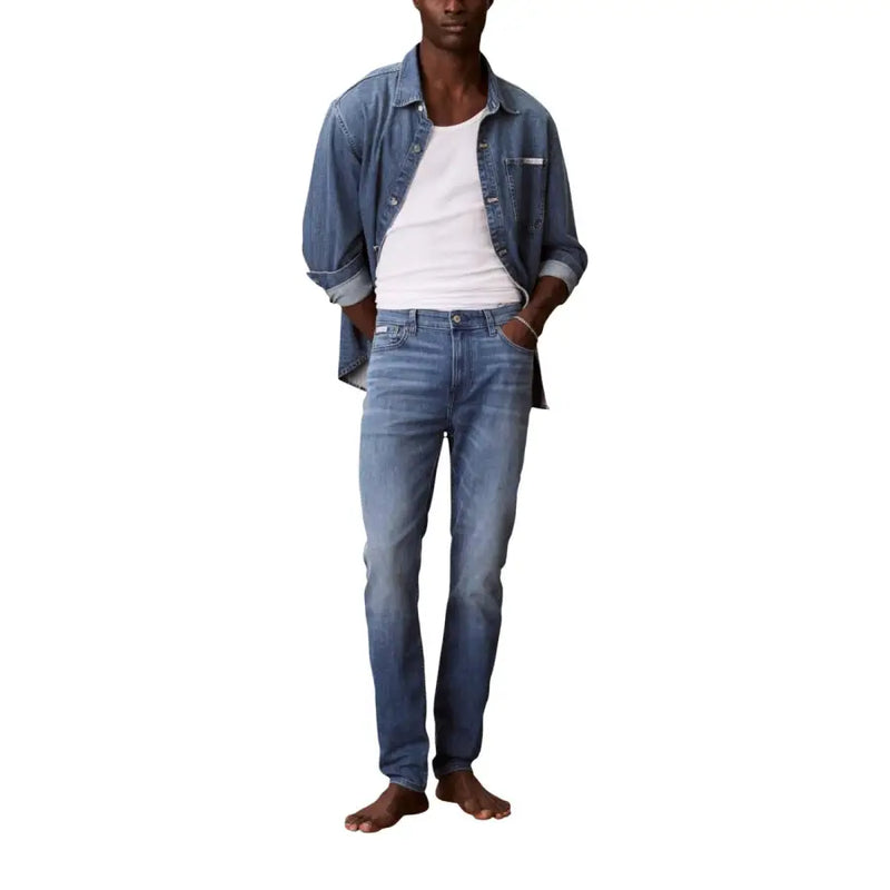 Calvin Klein Jeans Jean en denim de coton bleu pour homme, coupe slim et délavage subtil, style classique
