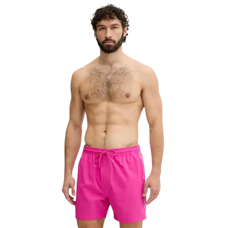 Maillot de bain homme Calvin Klein Jeans rose vif en polyester avec ceinture à cordon et fines rayures latérales.