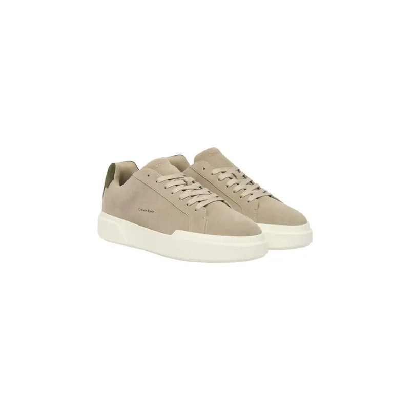 daim beige Calvin Klein Jeans cuir homme bas-top baskets à semelle en caoutchouc blanc et lacets beiges assortis