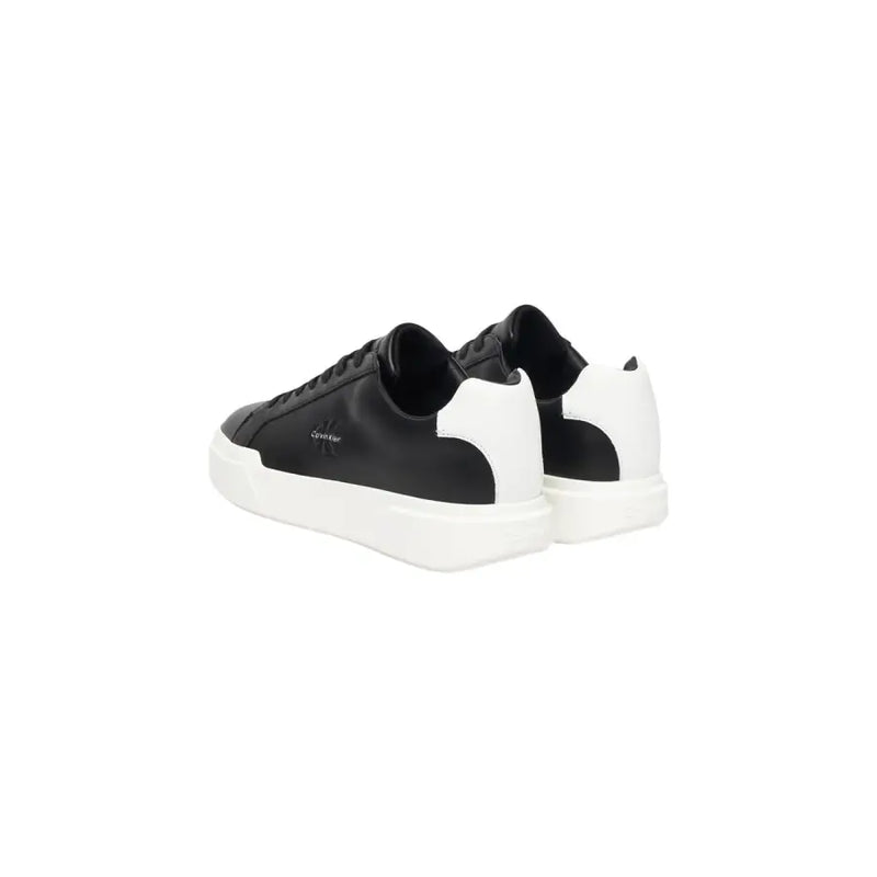 Calvin Klein Jeans Baskets en cuir noir pour homme, avec une tige en cuir élégant, une semelle en caoutchouc blanc et un logo discret sur le côté.