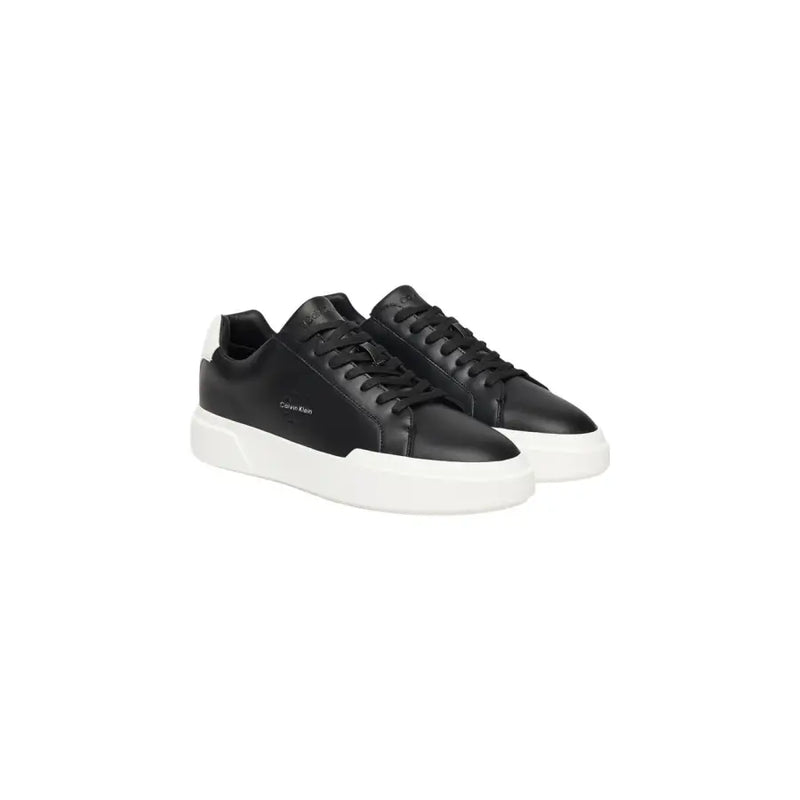 Calvin Klein Jeans Baskets en cuir noir pour homme, semelle en caoutchouc blanc et languette arrière blanche contrastante, vues de l'arrière