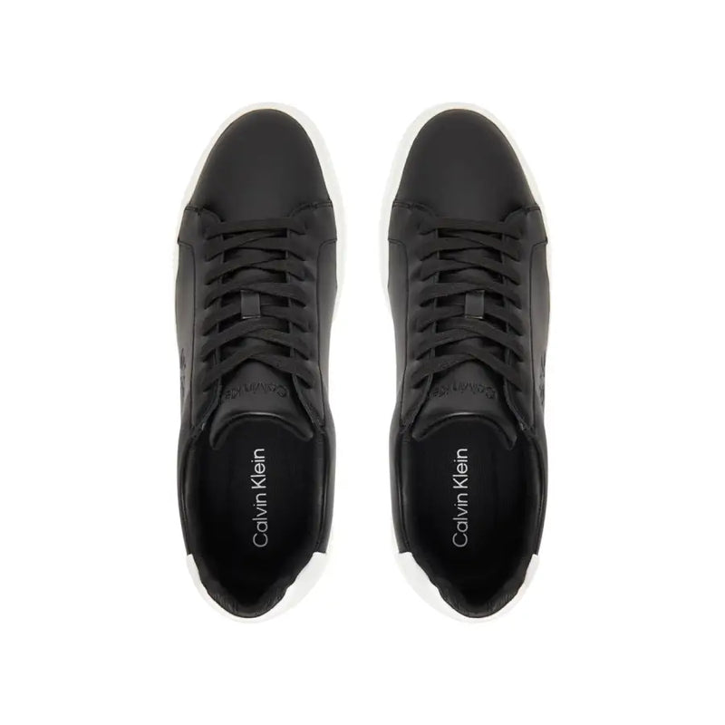 Calvin Klein Jeans Baskets en cuir noir pour homme, avec semelles en caoutchouc blanc et lacets noirs, modèle YM0YM01344