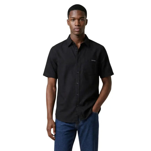 Calvin Klein Jeans Chemise homme noire à manches courtes, fermeture boutonnée, poche poitrine et logo minimaliste