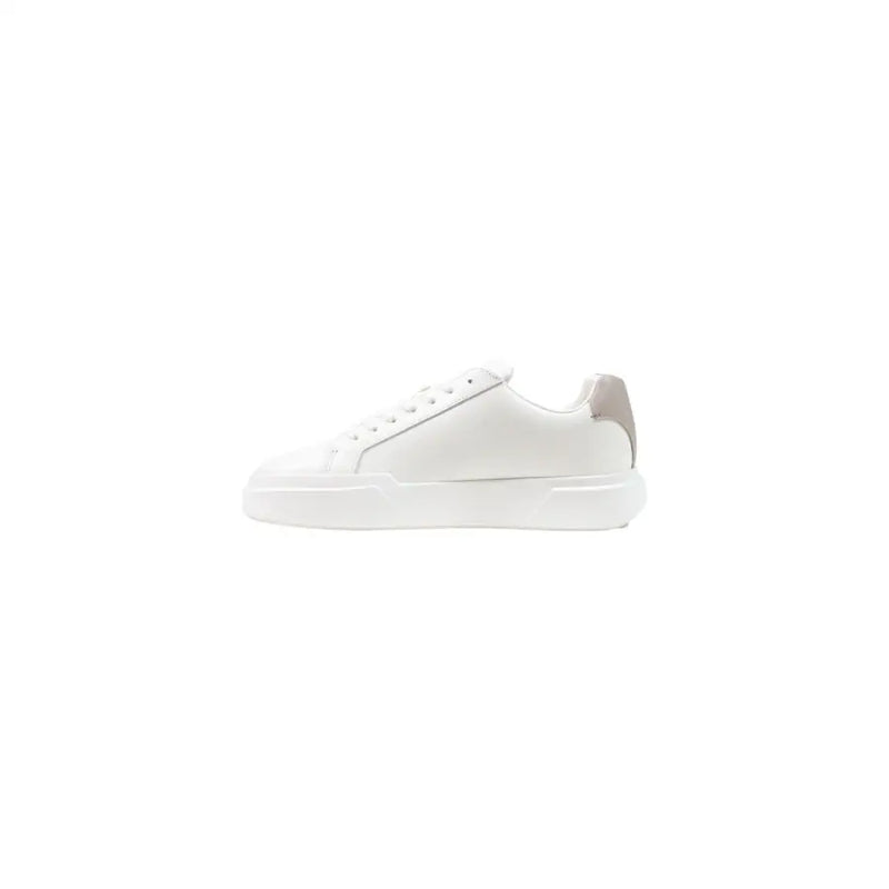 Calvin Klein Jeans Baskets homme en cuir blanc, design minimaliste et subtil accent gris au talon