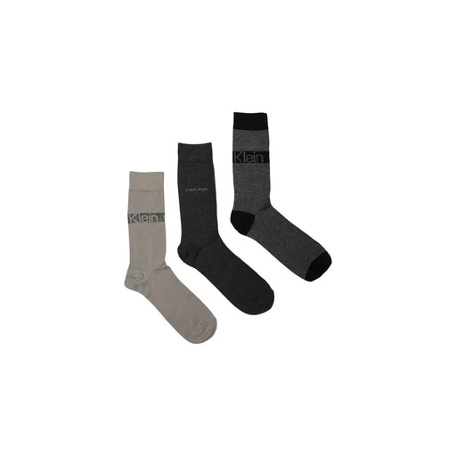 Calvin Klein Jeans Coffret cadeau de chaussettes pour homme en coton contenant trois paires de chaussettes grises, noires et anthracite foncé, avec pointe et talon contrastés.