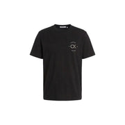 Noir Calvin Klein Jeans T-shirt homme en coton à col rond avec logo blanc brodé sur la poitrine gauche.