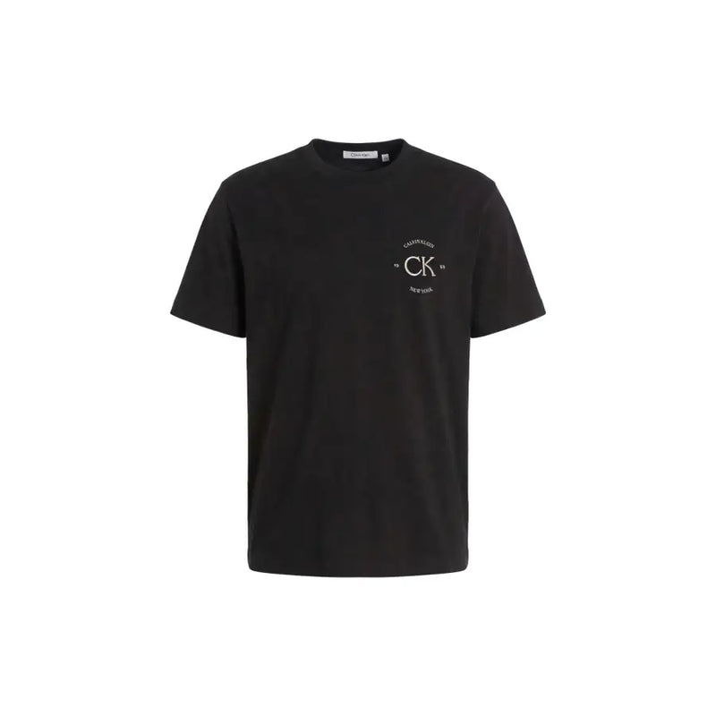 Noir Calvin Klein Jeans T-shirt homme en coton à col rond avec logo blanc brodé sur la poitrine gauche.