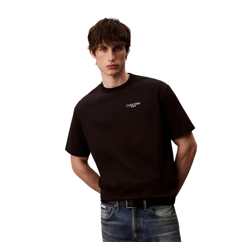 Noir Calvin Klein Jeans T-shirt homme à manches courtes en coton avec logo blanc discret sur la poitrine