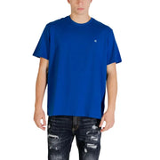 bleu royal Calvin Klein Jeans hommes t-shirt avec un petit logo blanc sur la poitrine gauche, en coton confortable