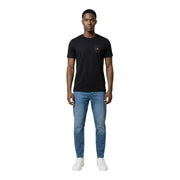 Noir Calvin Klein Jeans hommes t-shirt avec un logo brodé discret sur la poitrine, en coton doux