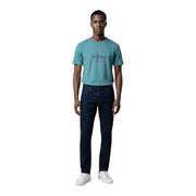 Jeans Calvin Klein bleu sarcelle pour hommes t-shirt avec un logo subtilement estompé sur la poitrine, confectionné en tissu de coton doux.