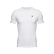 Jeans Calvin Klein homme blancs t-shirt avec un petit logo CK noir sur la poitrine gauche pour un style décontracté