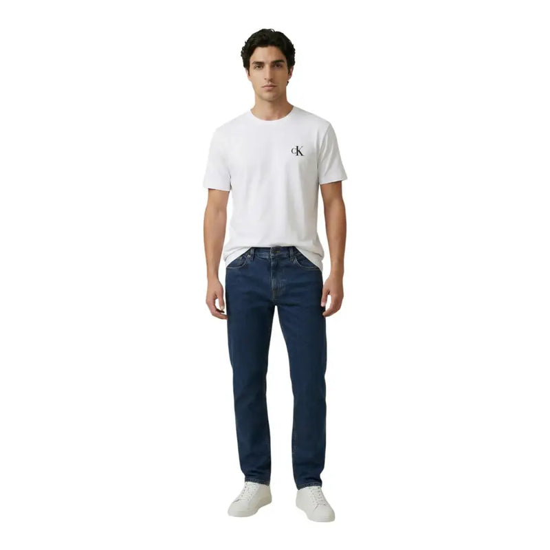 Calvin Klein Jeans hommes t-shirt en coton blanc avec un petit logo CK noir sur la poitrine gauche