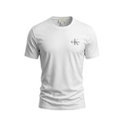 Blanc Calvin Klein Jeans hommes manches courtes t-shirt avec un logo gris discret sur la poitrine gauche, en coton doux