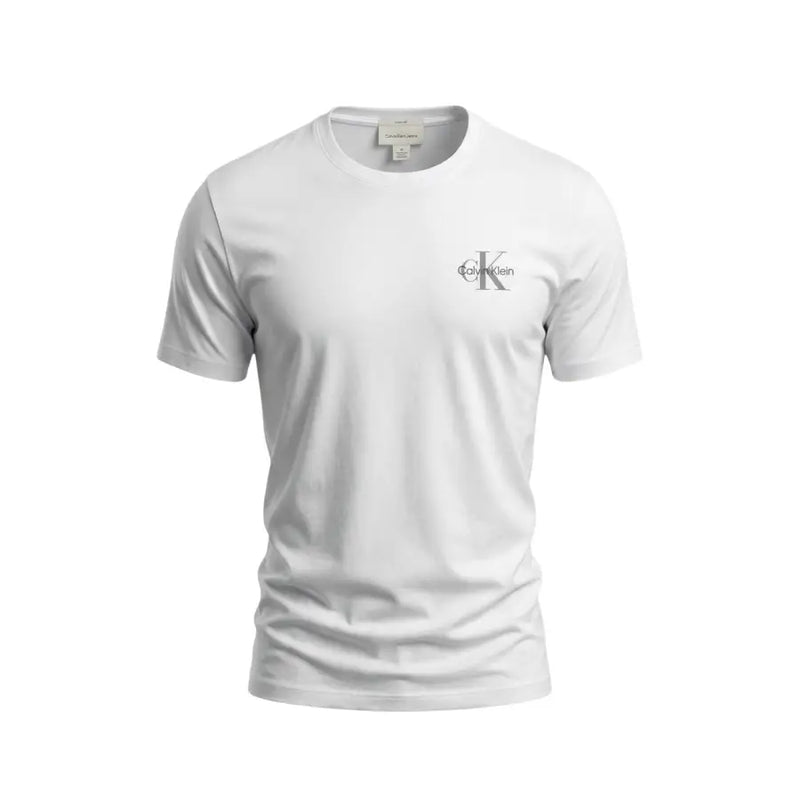 Blanc Calvin Klein Jeans hommes manches courtes t-shirt avec un logo gris discret sur la poitrine gauche, en coton doux