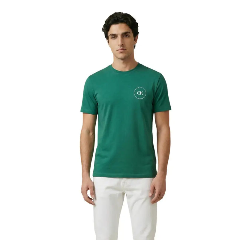 T-shirt en coton vert à manches courtes t-shirt avec un logo circulaire blanc sur la poitrine gauche par Calvin Klein Jeans pour hommes