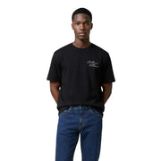 Calvin Klein Jeans T-shirt homme noir en coton avec logo blanc en écriture cursive sur la poitrine gauche, idéal pour une tenue décontractée.
