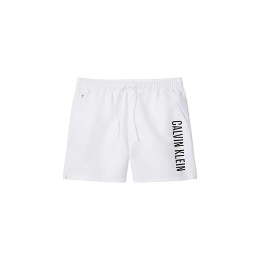 Calvin Klein Jeans Short de bain blanc en polyester pour homme avec logo vertical noir sur le côté