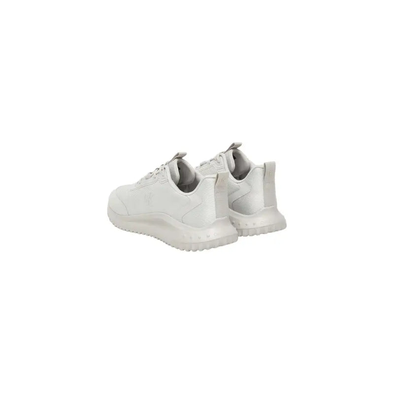 Calvin Klein Jeans Baskets blanches de sport pour hommes, au design élégant et à la tige en mesh respirant, idéales pour l'activité sportive.