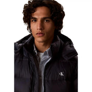 Calvin Klein Jeans Doudoune noire pour homme, matelassée, avec logo CK blanc, vue de face