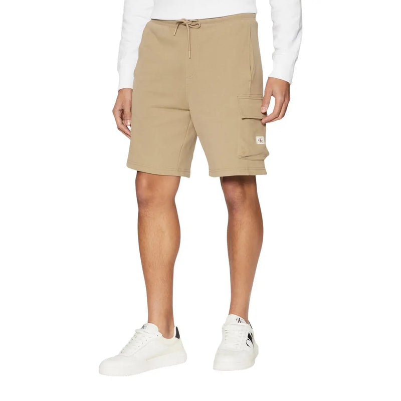 Calvin Klein Jeans Short beige pour homme, taille élastiquée avec cordon de serrage et poches latérales, vue de face