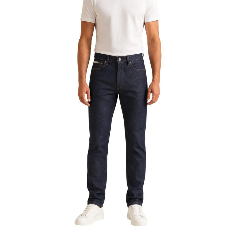 Calvin Klein Jeans Jean slim pour homme, bleu indigo foncé, cinq poches et surpiqûres discrètes, vue de face