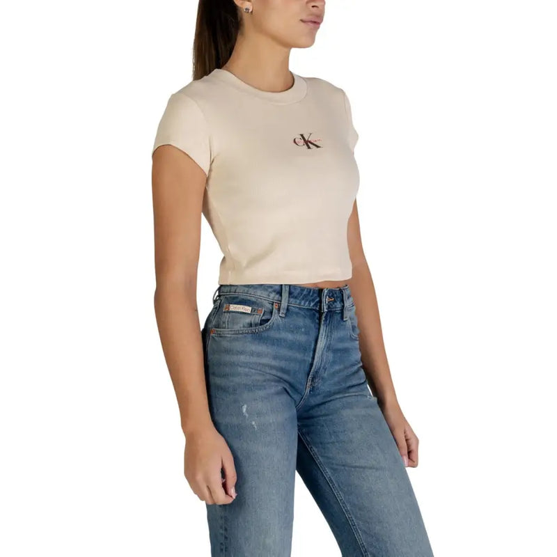 couleur crème Calvin Klein tondu t-shirt avec logo brodé