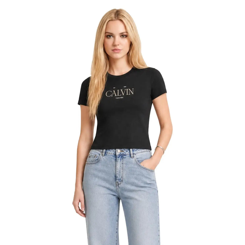 Noir Calvin Klein Jeans T-shirt court classique en coton pour femme, avec inscription Calvin Klein blanche sur la poitrine