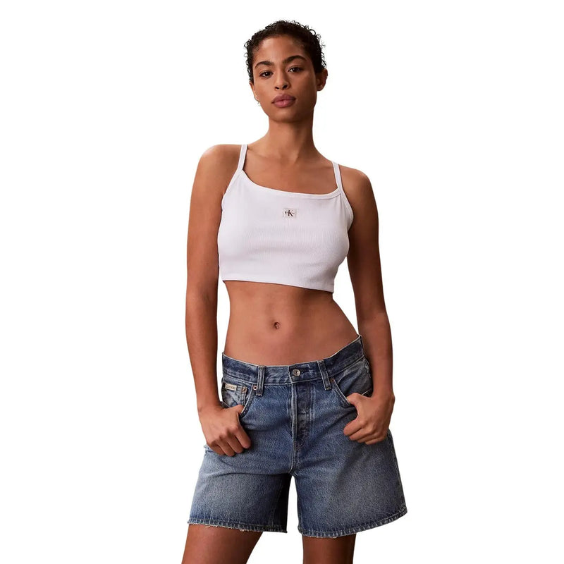 Jean court en coton blanc Calvin Klein pour femme top avec de fines bretelles et un petit logo brodé sur la poitrine