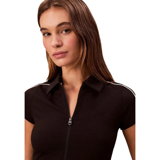 Calvin Klein Jeans Polo noir en viscose pour femme, manches courtes, liseré blanc et fermeture éclair sur le devant