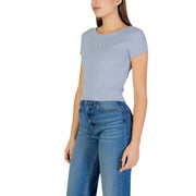 coton bleu clair Calvin Klein Jeans crop top à manches courtes pour femmes t-shirt avec col rond et petit logo brodé sur la poitrine