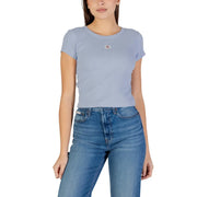 T-shirt court en coton côtelé bleu clair top avec petit Calvin Klein logo sur la poitrine de Calvin Klein Jeans collection femme
