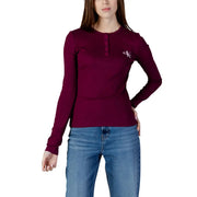 aux femmes Calvin Klein Jeans Henley en coton à manches longues bordeaux top avec une broderie discrète sur la poitrine