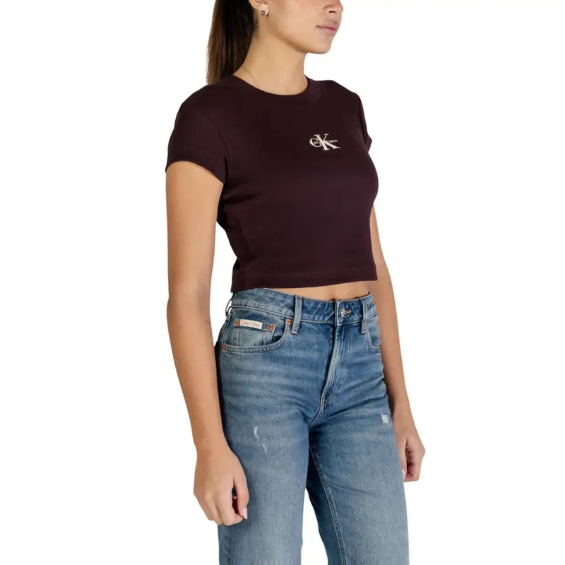 Calvin Klein coton marron à manches longues pour femme t-shirt avec un crop top bordeaux et un logo blanc