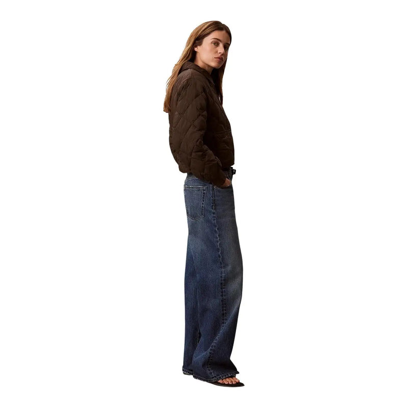 Calvin Klein Jeans Blouson aviateur matelassé marron pour femme, en nylon, au design moderne et élégant, avec fermeture éclair courte.