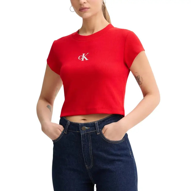 Rouge Calvin Klein tondu t-shirt avec le logo CK blanc sur la poitrine
