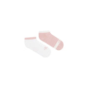 Une paire de chaussettes basses Calvin Klein Jeans pour femme, roses à rayures blanches et blanches unies avec le logo CK.