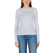 Un t-shirt à manches longues en coton côtelé gris clair top avec un petit rouge Calvin Klein logo sur la poitrine pour femmes