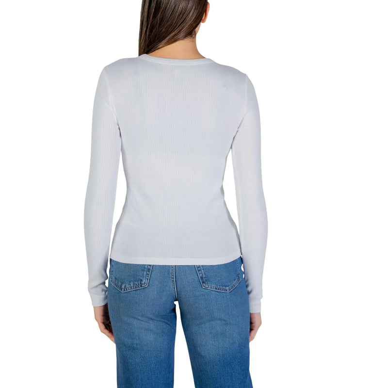 Calvin Klein Jeans T-shirt blanc en coton pour femme, col rond long, orné d'une élégante maille côtelée gris clair. top conception
