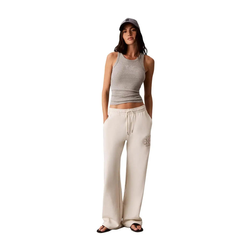 Calvin Klein Jeans Pantalon blanc en coton pour femme, jambes larges, taille élastiquée avec cordon de serrage et logo brodé sur la cuisse gauche.