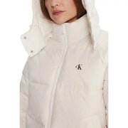 Calvin Klein Jeans doudoune matelassée crème à capuche en nylon blanc pour femme avec logo brodé noir