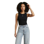Jean Calvin Klein femme blanc sans manches à col rond top photographié avec un débardeur noir Calvin Klein top avec logo brodé