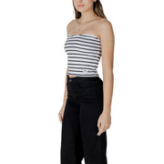 Calvin Klein Jeans crop top sans bretelles à rayures blanches pour femme top avec des rayures noires et blanches et un petit logo sur le devant