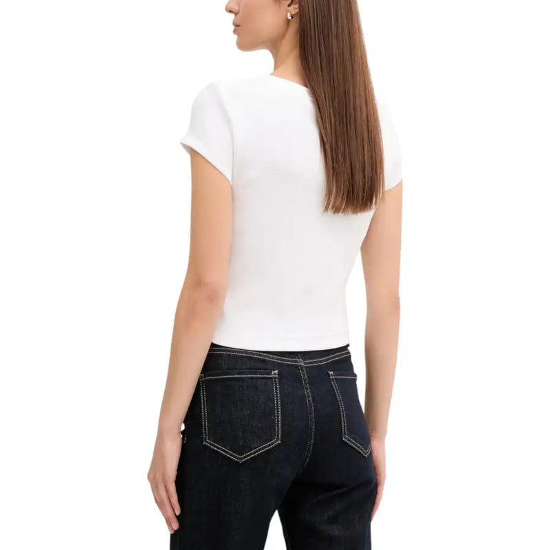 Calvin Klein Jeans women’s white short sleeve t shirt with v neck and fitted silhouette in soft fabric