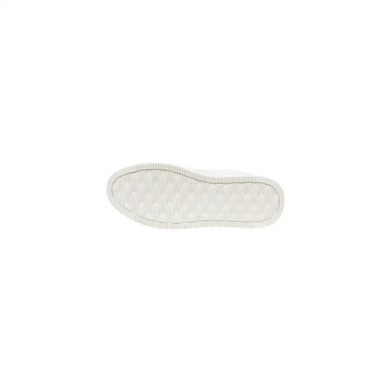 White rubber sole with diamond-patterned tread and smooth edge on calvin klein jeans womens silver leather sneakers