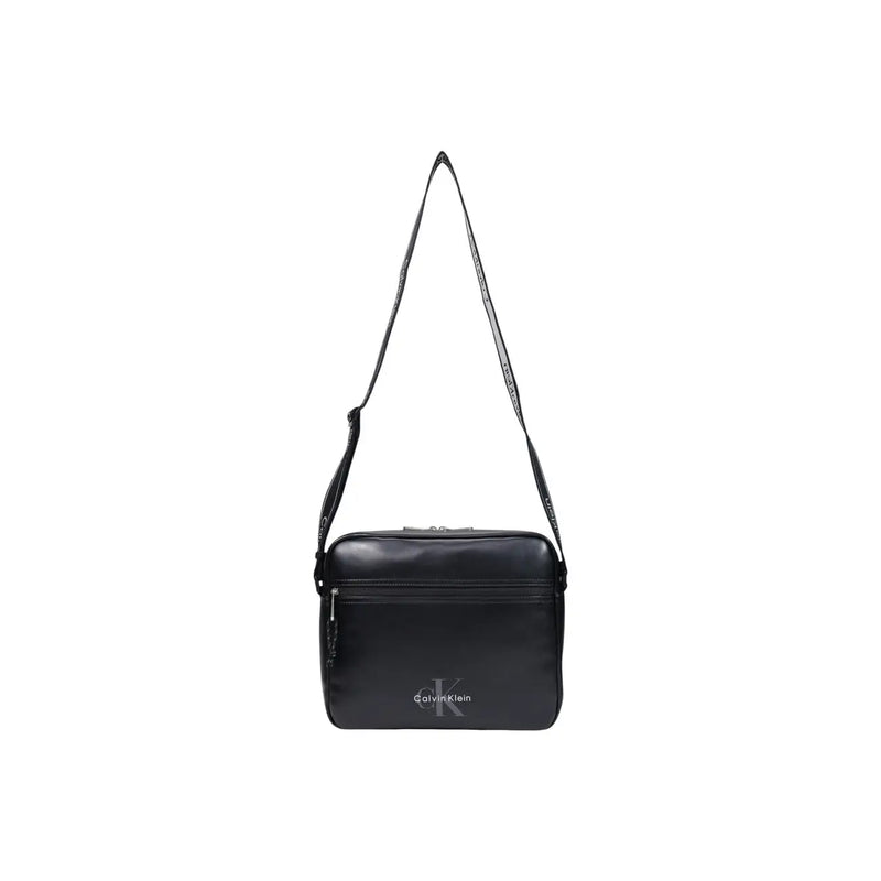 Calvin Klein Sac bandoulière noir pour ordinateur portable homme, orné d'un logo audacieux, au design minimaliste et élégant, et arborant le logo signature sur le devant.