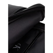 Sac bandoulière Calvin Klein pour homme, noir, avec logo audacieux, design minimaliste et détails de couture discrets.