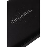 Portefeuille Calvin Klein pour homme, pochette noire en cuir avec logo en relief en polyuréthane, largeur 22 cm.